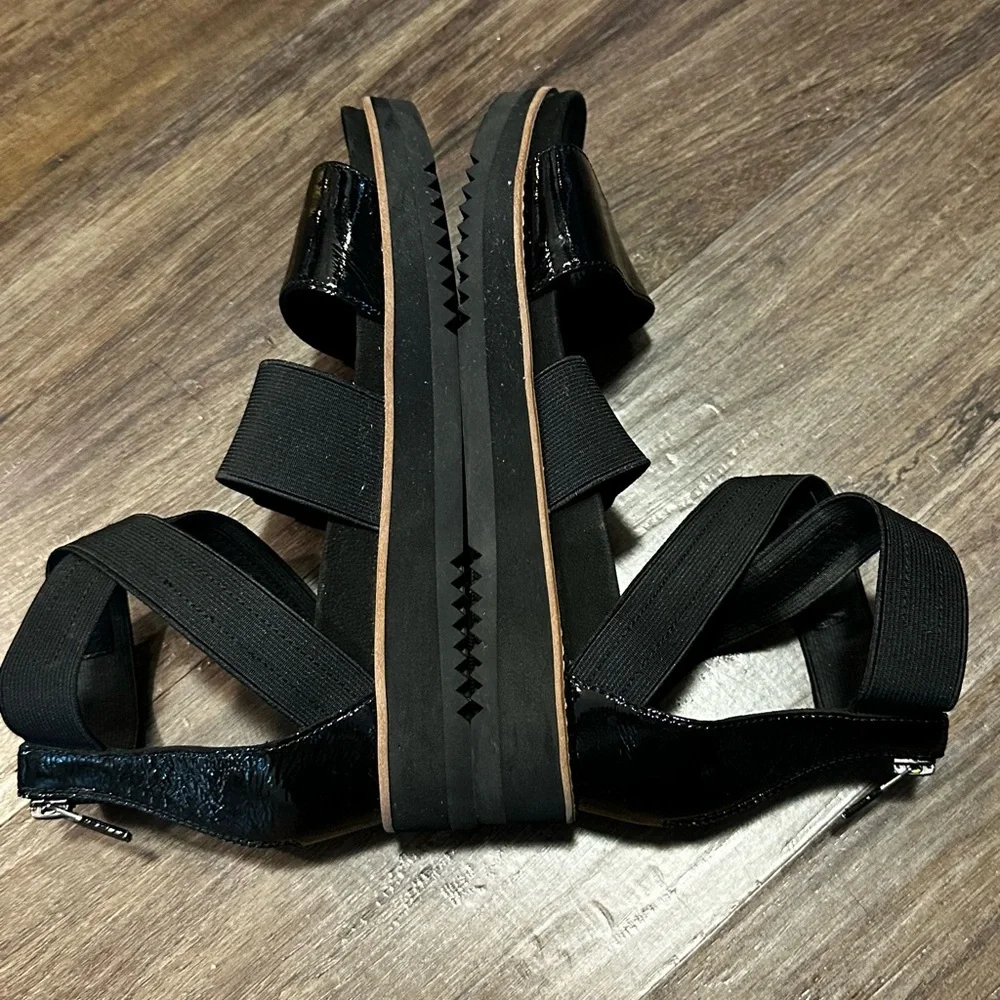 Eileen Fisher Klay Patent Stretch Wedge Sandal in Black. Size 7.5.